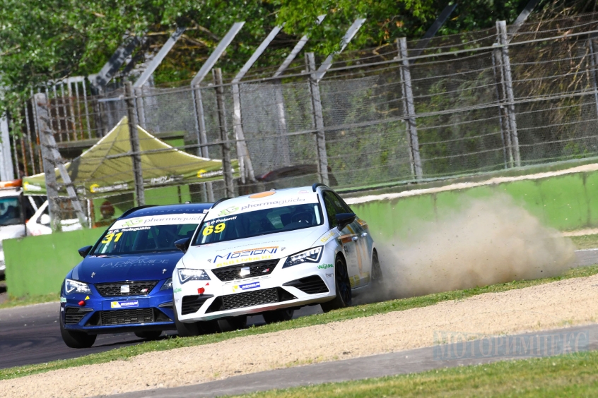 Hydraulic manufacturer «Oleodinamica Mozioni» takes part in racing seat