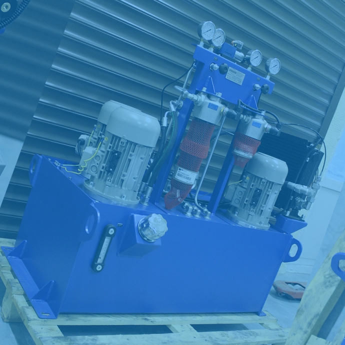 Hydraulic power unit for work with the horizontal boring and milling machine 