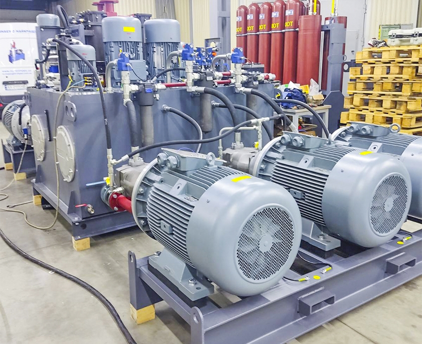 Highly voluminous hydraulic power unit for a hydraulic press