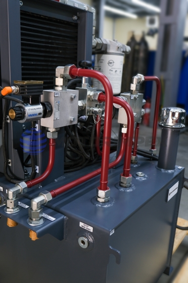 Hydraulic power unit of 2555 series for a seed drill