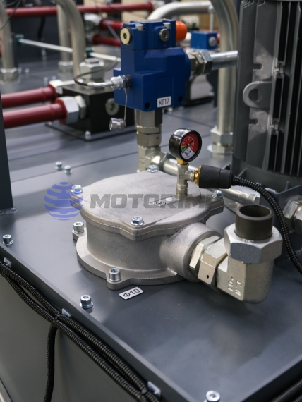 Hydraulic power unit of 2737 series for three hydraulic presses