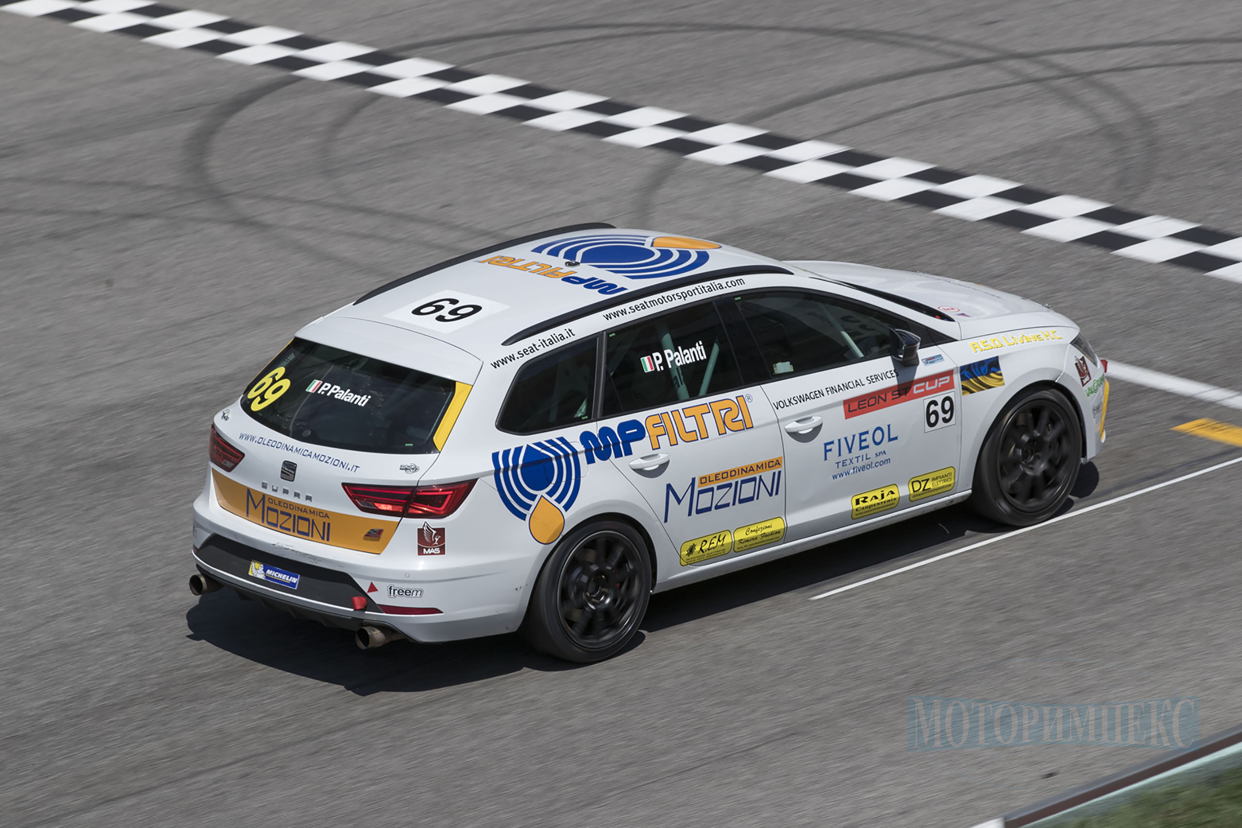 Hydraulic manufacturer «Oleodinamica Mozioni» takes part in racing seat View 6
