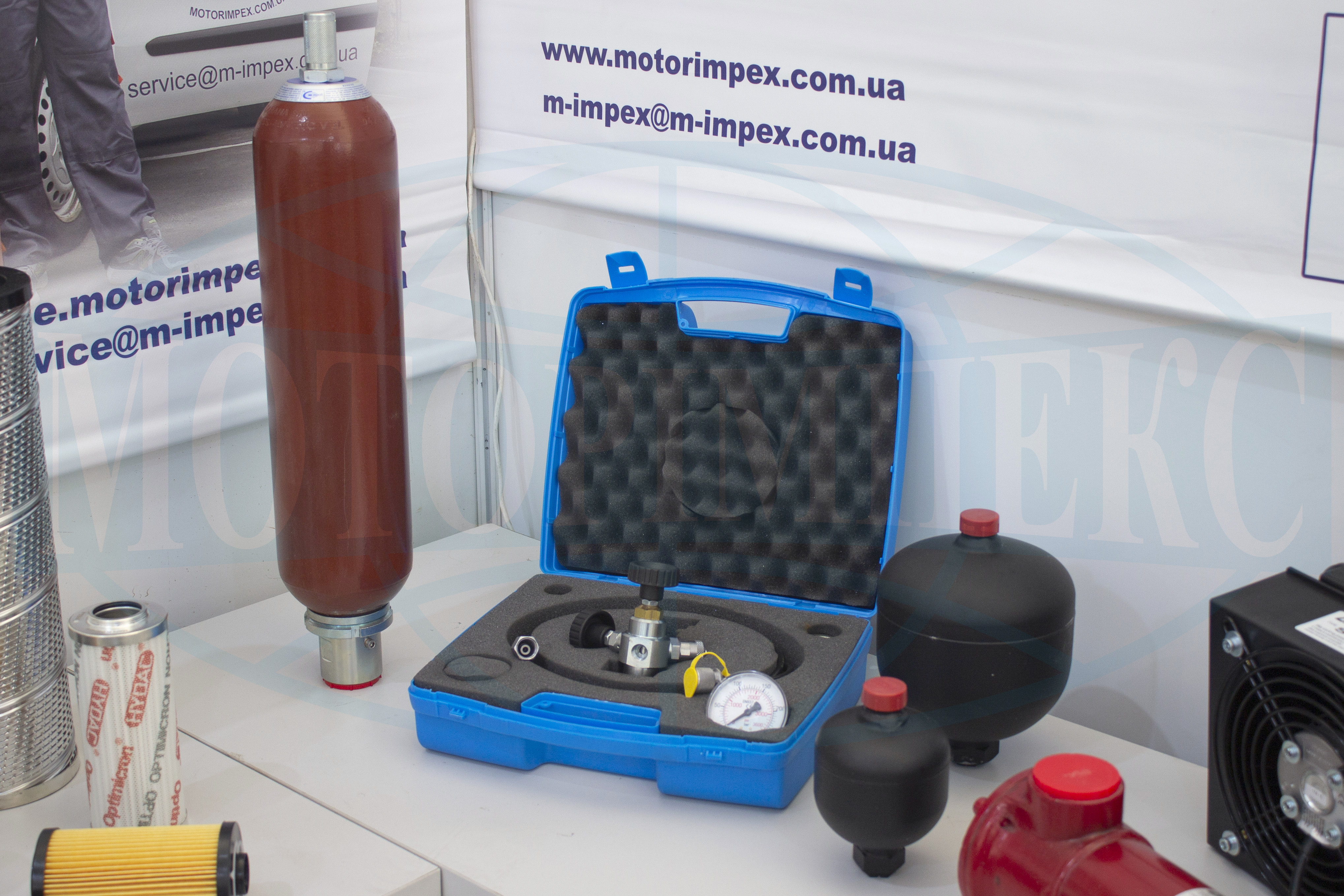 Гидроаккумуляторы мембранные и балонный с устройством для зарядки от «Моторимпекс»